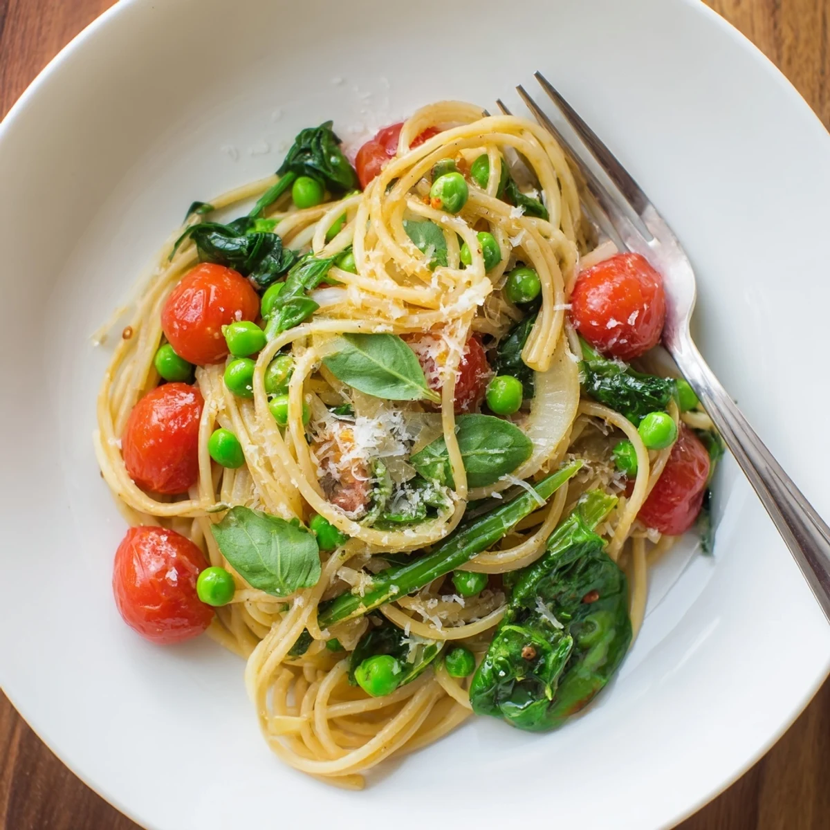 Spring Veggie One-Pot Spaghetti with peas and spinach simmered in a savory broth.